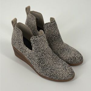 TOMS Women’s Kallie Cutout Boot: Macadamia Mini Cheetah Printed Suede. Size 8.5
